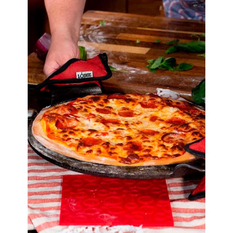 Tava din fonta pentru pizza Lodge 38 cm L-BW15PP