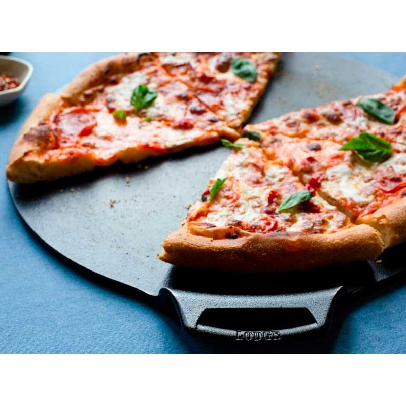 Tava din fonta pentru pizza Lodge 38 cm L-BW15PP