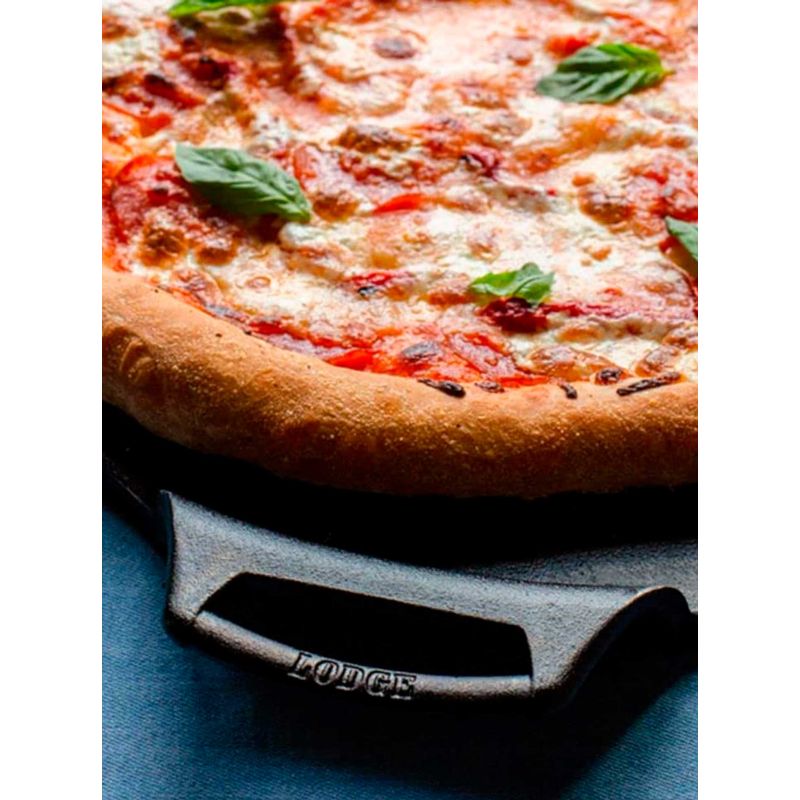 Tava din fonta pentru pizza Lodge 38 cm L-BW15PP