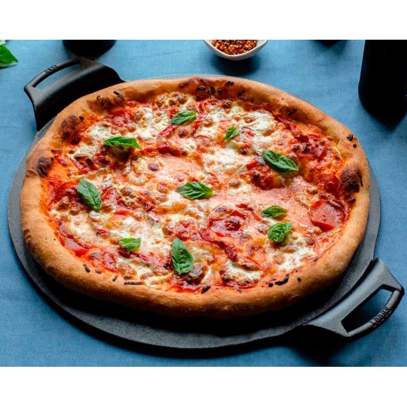 Tava din fonta pentru pizza Lodge 38 cm L-BW15PP
